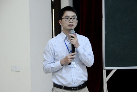 TS Trịnh Ngọc Hải trong một buổi lên lớp trên giảng đường. Ảnh: T.G.