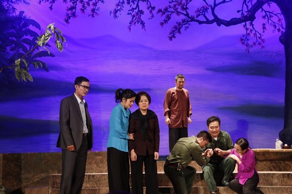 Vở chèo “Điều còn lại” của Nhà hát Chèo Hà Nội giành Huy chương Vàng – một vở diễn hiếm hoi về đề tài hiện đại của liên hoan. Ảnh: BTC.