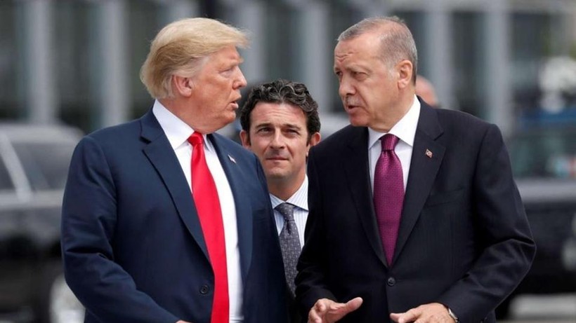 Tổng thống Mỹ Donald Trump và Tổng thống Thổ Nhĩ Kỳ Tayyip Erdogan tại hội nghị thượng đỉnh NATO ở Brussels vào ngày 11/7/2018. Ảnh: Reuters