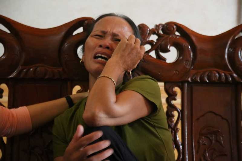 Bà Nguyễn Thị Huân, mẹ của em Nguyễn Đình Lượng vẫn chưa thể tin con mình là nạn nhân trong vụ 39 người tử vong trong container