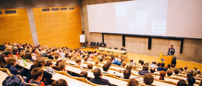 Ý kiến cắt giảm lượng SV ngành nhân văn tại Đan Mạch đã gây ra nhiều tranh cãi