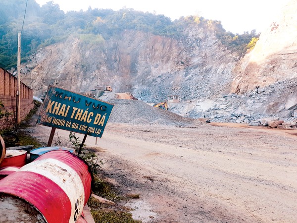 Công trường khai thác đá của Doanh nghiệp Tư nhân Xây dựng Minh Quý, huyện Mường Ảng, tỉnh Điện Biên.	Ảnh: TG