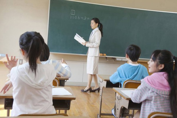 Nhật Bản đang nỗ lực giải quyết vấn đề giáo viên làm thêm giờ. Ảnh: japantimes