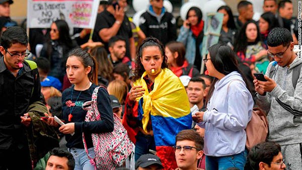 Người dân Colombia thuộc nhiều thành phần tham gia biểu tình phản đối Tổng thống Ivan Duque