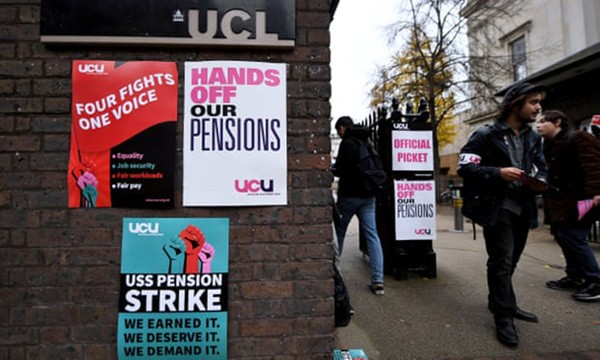Người biểu tình tại Trường ĐH College London