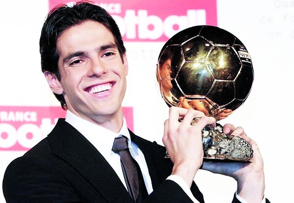 Kaka nhận giải Quả bóng vàng năm 2007
