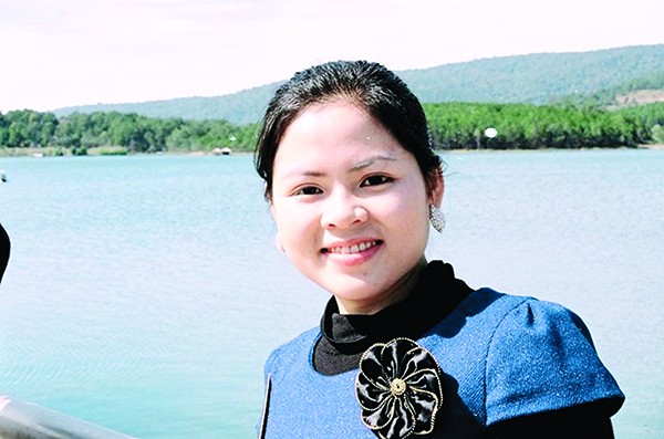 Nhà báo Nguyễn Huyền