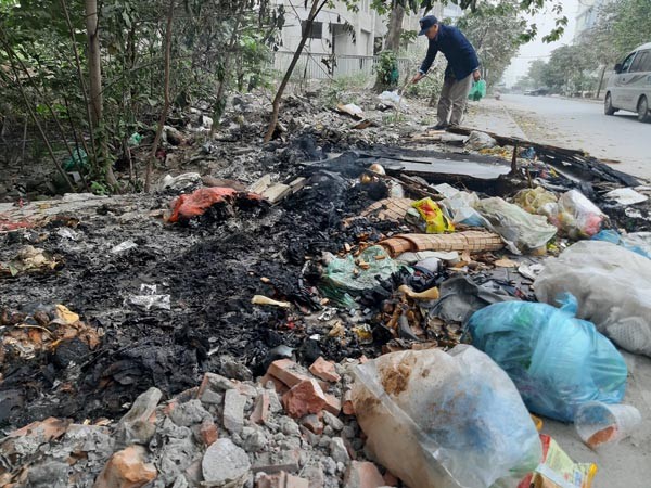 Hình ảnh rác, mương thối “bao vây” 4 trường học phường Thanh Xuân Nam