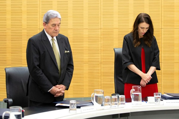 Thủ tướng New Zealand và các nhà lãnh đạo tưởng niệm nạn nhân trong thảm kịch.