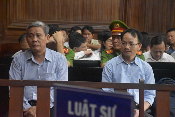 Bị cáo Lê Văn Thanh và bị cáo Nguyễn Thanh Chương tại phiên tòa ngày 30/12. Ảnh: C.Chương