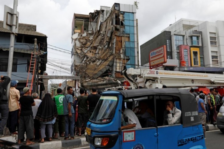 Indonesia: Sập toà nhà 5 tầng, ít nhất 2 người bị thương