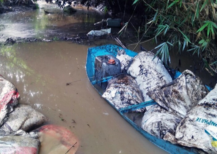 Vụ nước sạch sông Đà nhiễm dầu bẩn: Hòa Bình mạnh tay vì dân, Hà Nội sao chưa quyết liệt?