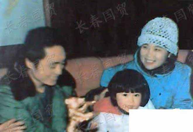 Cuộc hôn nhân ít biết của Trương Nghệ với học trò kém 31 tuổi
