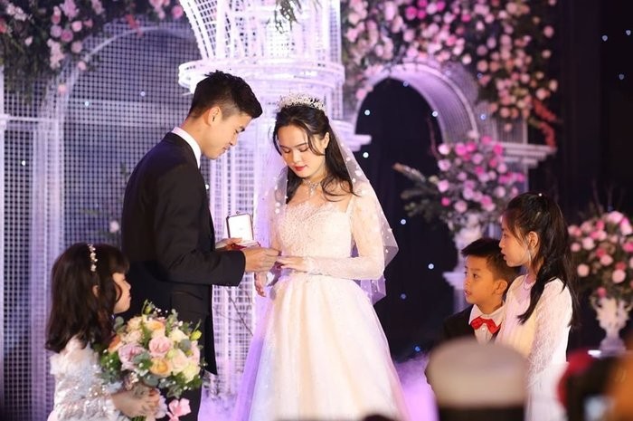 Sau đám cưới "siêu khủng", Quỳnh Anh lần đầu tiết lộ về ông bố đại gia gây xúc động