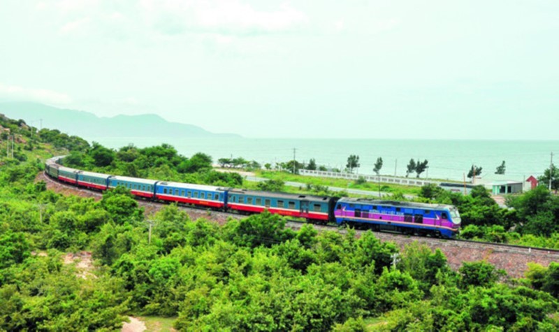 Đề xuất chuyển Tổng công ty Đường sắt Việt Nam về Bộ GTVT: Có cứu được “xương sống” của đất nước
