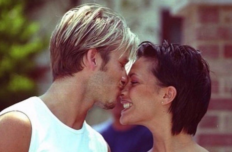 Lần hiếm hoi Victoria đăng clip tình cảm bên chồng David Beckham
