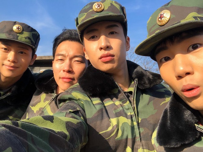 4 anh lính Triều Tiên "Hạ cánh nơi anh" đẹp trai ngời ngời ngoài đời thực