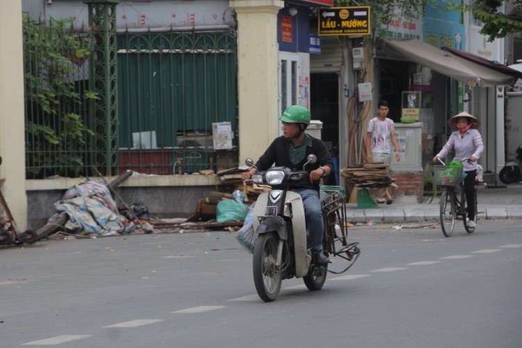Với đặc thù về giao thông, xe máy vẫn là phương tiện được người dân sử dụng nhiều nhất tại các đô thị lớn như Hà Nội và TPHCM.