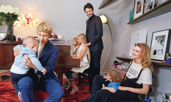 Gia đình 5 người hạnh phúc của Antoine Arnault và Natalia Vodianov.