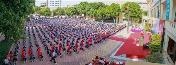 Trường THCS Đặng Thai Mai là một trong 14 trường trọng điểm chất lượng cao tỉnh Nghệ An.