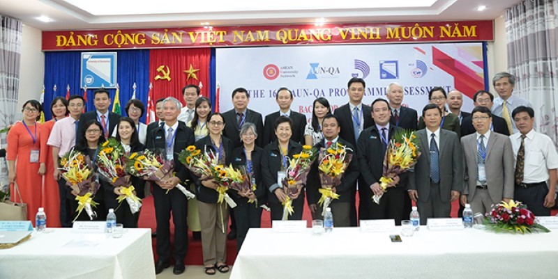 Lãnh đạo ĐH Đà Nẵng và các trường thành viên cùng đoàn đánh giá ngoài lần thứ 162 của AUN-QA tiến hành kiểm định 5 chương trình đào tạo của ĐH Đà Nẵng. 