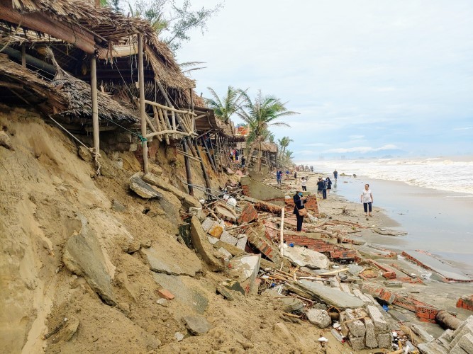 Bãi biển An Bàng (TP Hội An, tỉnh Quảng Nam) bị sạt lở nghiêm trọng. 