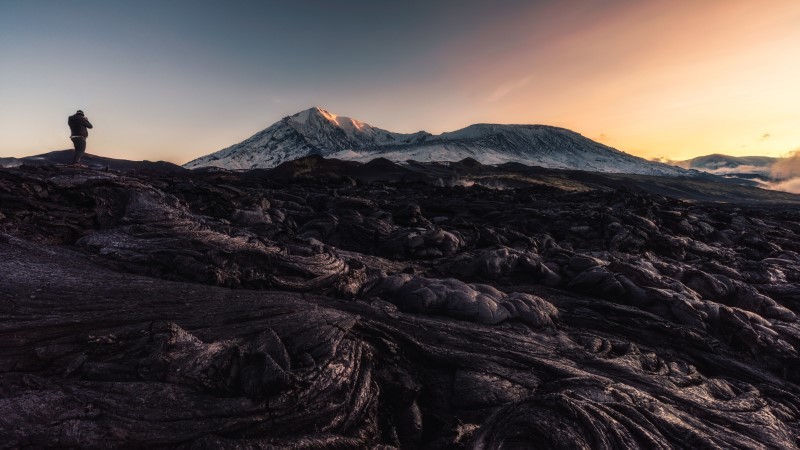 Phát hiện khoáng chất kỳ lạ trong lòng núi lửa 