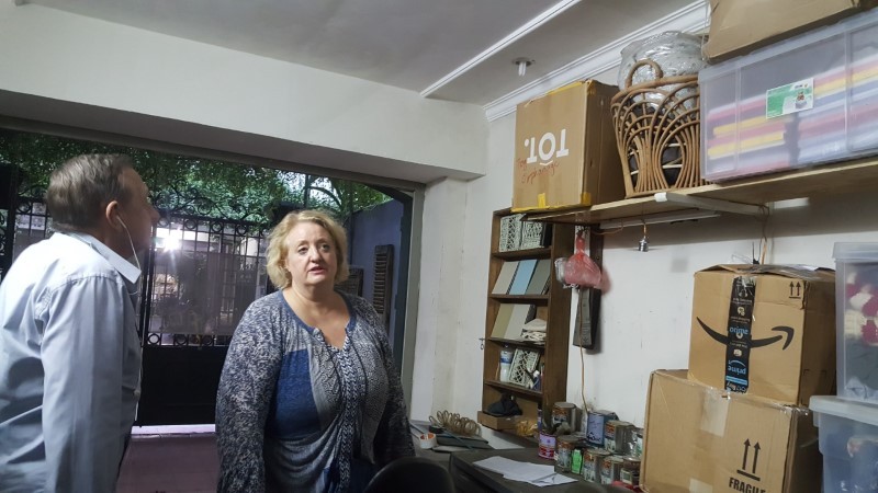 Trong tầng trệt ngôi nhà bà Anita sống tại Hà Nội chứa những món hàng quyên góp của tổ chức Project Sprouts.