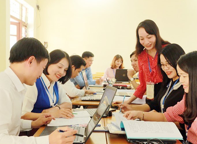 Tập huấn giáo viên và cán bộ quản lý theo mô-đun 2 các tỉnh Bắc Trung Bộ tại Trường ĐH Vinh (Nghệ An). 	Ảnh: IT