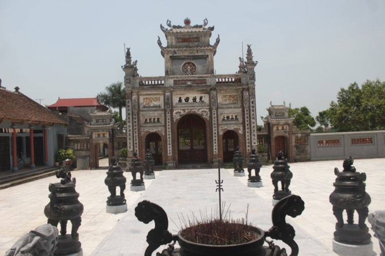 Đình làng Dương Lôi, nơi các sấm ngữ mô tả sự ra đời của Lý Công Uẩn.