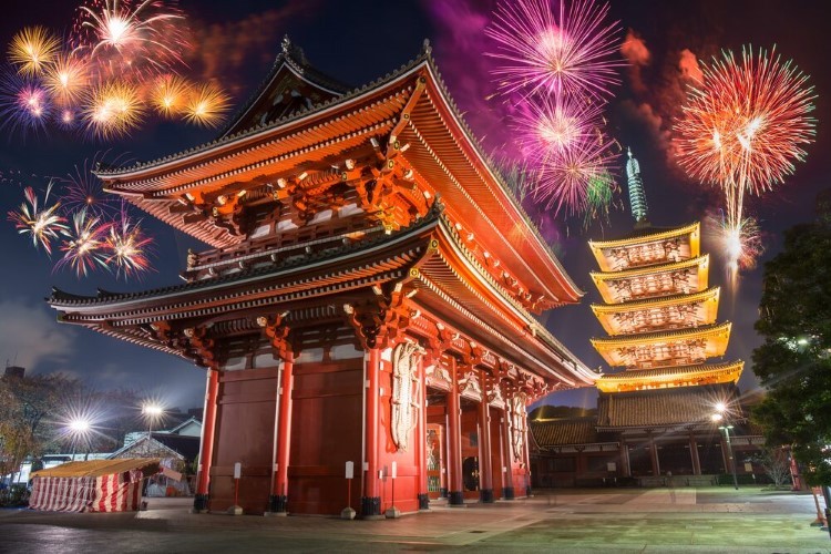 Nhật Bản đánh 108 tiếng chuông chùa đón năm mới.