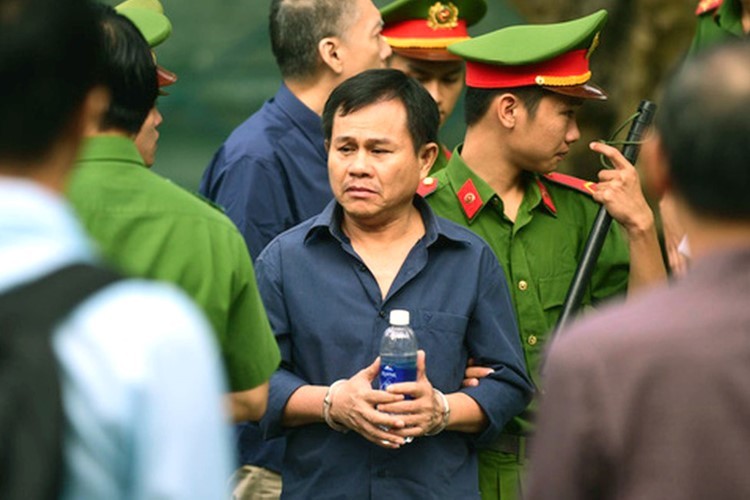 Thanh Minh Hùng (giữa) trong phiên tòa trước đây. Ảnh: IT