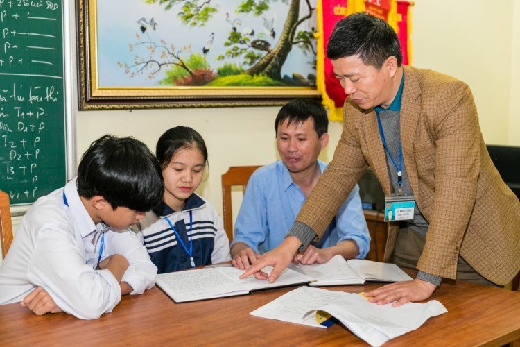 Tổ tư vấn tâm lý Trường THPT Tân Kỳ (huyện Tân Kỳ, Nghệ An) có sự tham gia của cả học sinh
và giáo viên.