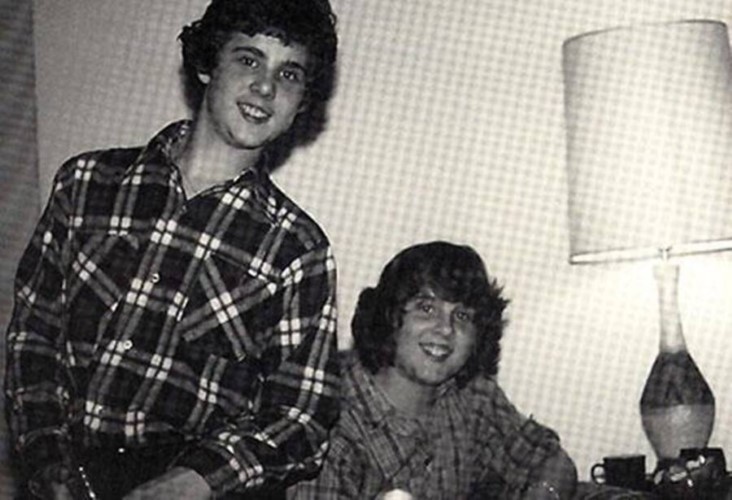 David Reimer (phải), 14 tuổi trong hình hài một thiếu nữ và người em song sinh. 