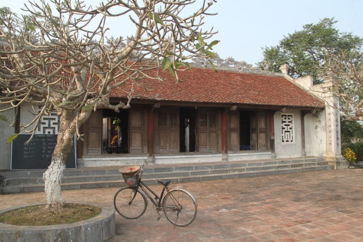 Đền thờ Trạng nguyên Nguyễn Hiền được xây dựng trên chính căn nhà ba gian, nơi ông và mẹ từng sinh sống.