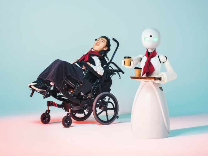 Quán cà phê robot điều hành bởi người khuyết tật 