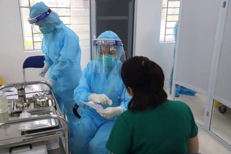 Việt Nam tiến hành tiêm vắc-xin ngừa Covid-19 trên nhân viên y tế từ ngày 8/3.