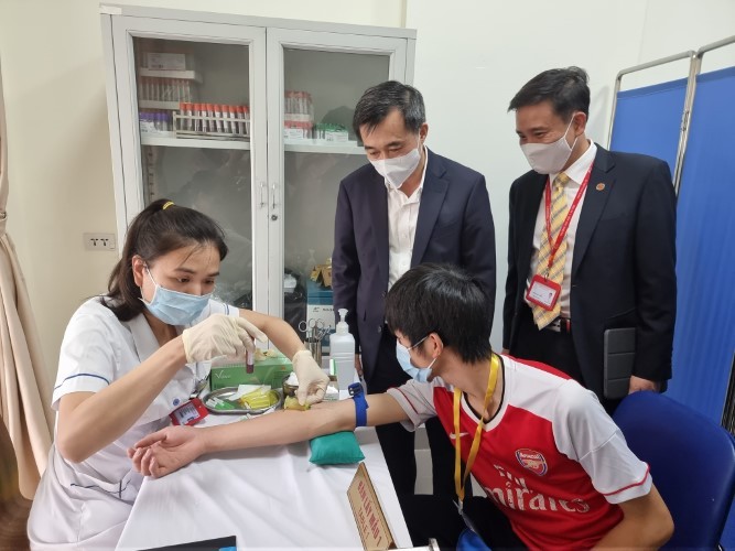 Thứ trưởng Bộ Y tế Trần Văn Thuấn tại buổi thử nghiệm.