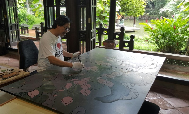 Cần cù và nhiều năng lượng sáng tạo, chỉ trong 4 năm hoạ sĩ Nguyễn Hoài Hương đã hoàn thành hàng trăm tác phẩm sơn mài.