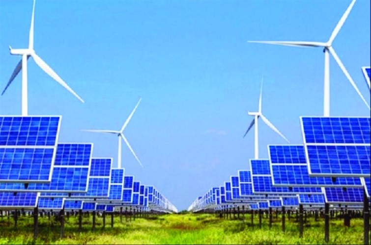 Điện mặt trời và điện gió là nguồn năng lượng sạch đang được khai thác.