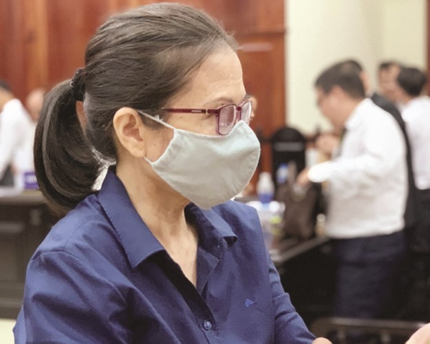 Bị cáo Nguyễn Thị Hoàng Oanh tại tòa ngày 5/4.