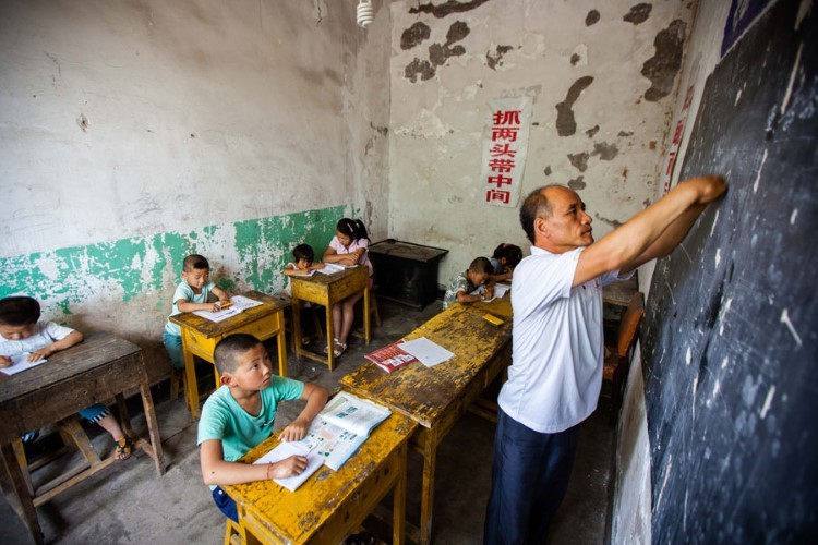 Tuyển dụng giáo viên vùng nông thôn tại Trung Quốc còn nhiều bất cập.
