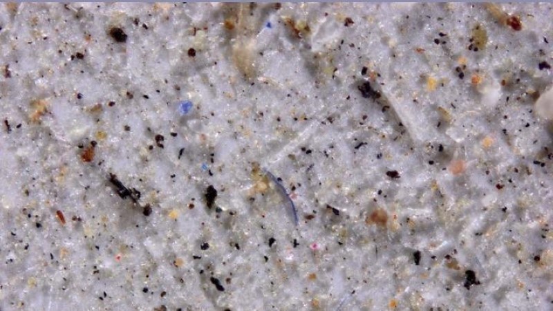Hàng nghìn tấn hạt vi nhựa trôi nổi trong bầu khí quyển 