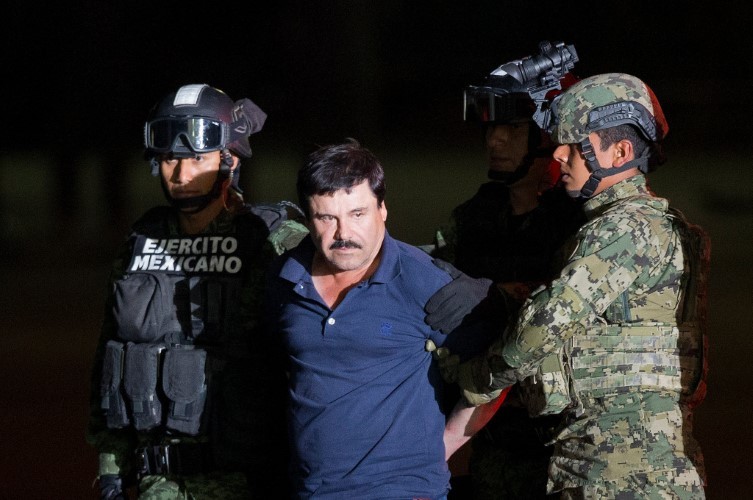 Guzman bị quân đội Mexico bắt giữ sau bốn tiếng chạy trốn.