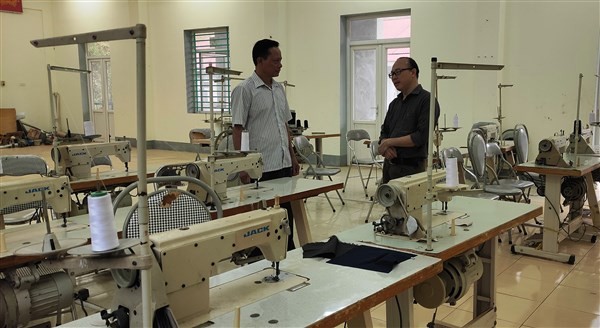 Máy móc, thiết bị của Trường TCN Bỉm Sơn được đặt tại Trung tâm GDNN-GDTX Mường Lát để dạy nghề cho HS.