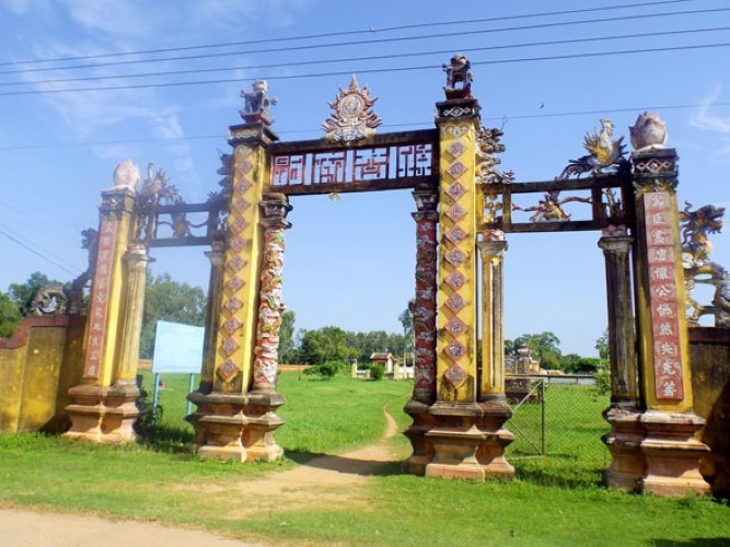 Di tích thành Đồ Bàn còn gọi là Vijaya - nơi vua Trần Duệ Tông tử trận.