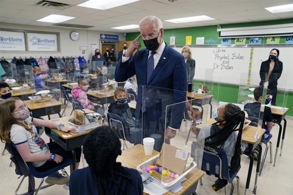 Tổng thống Biden đến thăm trường học vào đầu tháng 5.