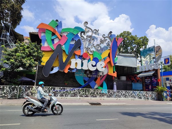Quán Karaoke Nice trên đường Võ Thị Sáu, Quận 3, TPHCM tiếp tục đóng cửa phòng dịch khiến chủ đầu tư điêu đứng.