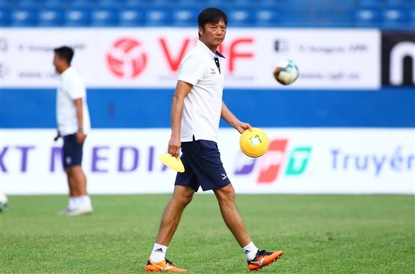 HLV Lê Huỳnh Đức từ chức sau trận SHB Đà Nẵng thua 1-2 trước Viettel.