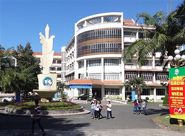 Trường ĐH Đồng Nai là trường công lập trực thuộc UBND tỉnh Đồng Nai.